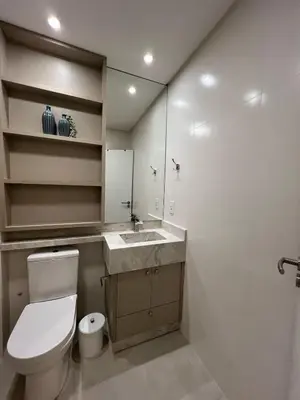 Uma casa de banho em Apartamento Luxo 3 suítes