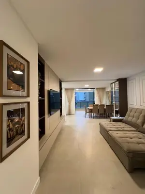 Uma área de estar em Apartamento Luxo 3 suítes