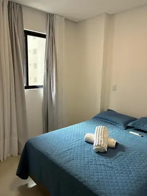 Uma cama ou camas num quarto em Apto Kairós Beach Stay - Piscina e Churrasqueira
