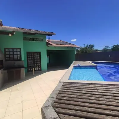 Casa com piscina na praia de Mariscal