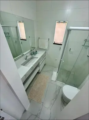 Uma casa de banho em Casa Aconchegante com piscina