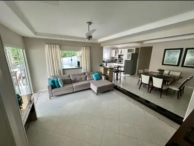 A cozinha ou kitchenette de Casa Aconchegante com piscina
