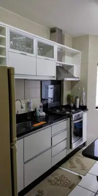 A cozinha ou kitchenette de Prédio frente mar apto frente p montanhas a 20m PRAIA 8 pessoas