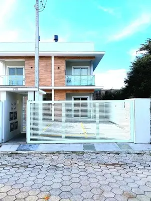 O edifício onde o apartamento está situado