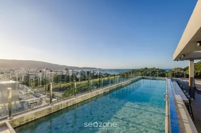 A piscina em ou perto de Sua estadia exclusiva com piscinas e jacuzzi a 500m da praia - ELF