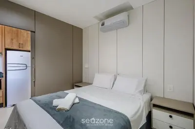 Uma cama ou camas num quarto em Sua estadia exclusiva com piscinas e jacuzzi a 500m da praia - ELF