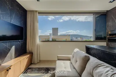 Uma vista geral da montanha ou uma vista da montanha a partir do apartamento