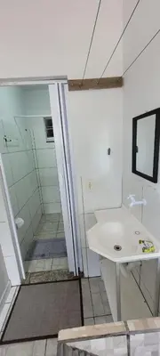 Uma casa de banho em Hospedagem Reis e Japonês