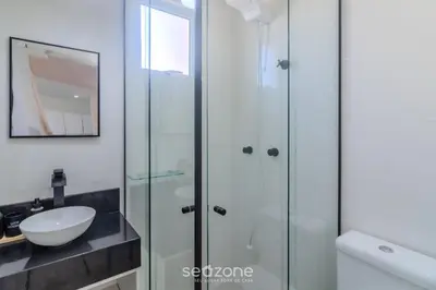 Uma casa de banho em Apto 2Q c/ Churrasq. e vista 550m da Praia OMC1303