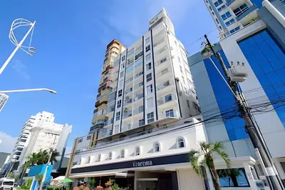 O edifício onde o apartamento está situado