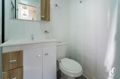 Uma casa de banho em Residencial Lynary – Loft Terra