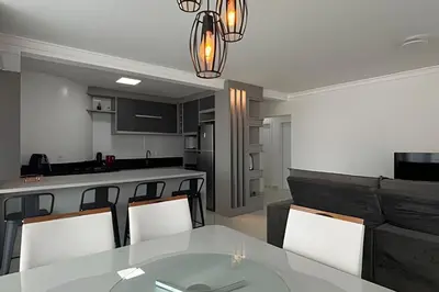 A cozinha ou kitchenette de 3 Quartos com A/C | 2 Vagas | 500m da Praia