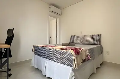 Uma cama ou camas num quarto em 3 Quartos com A/C | 2 Vagas | 500m da Praia