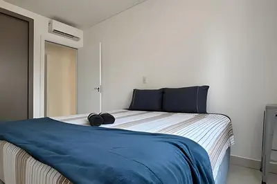 Uma cama ou camas num quarto em 3 Quartos com A/C | 2 Vagas | 500m da Praia