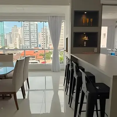 3 Quartos com A/C | 2 Vagas | 500m da Praia