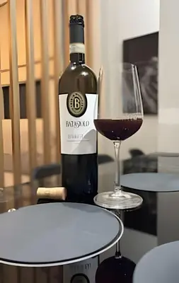 Bebidas em Porto Industrial: A/C | Vaga | Praia a 400m