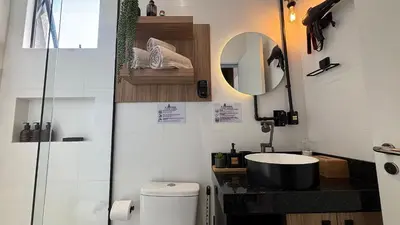 Uma casa de banho em Porto Industrial: A/C | Vaga | Praia a 400m