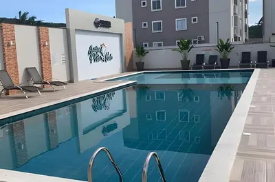 A piscina em ou perto de Apto Térreo com Garden | A/C e Churrasqueira