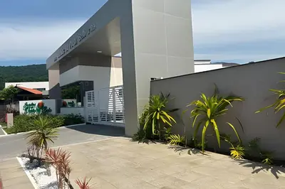 O edifício onde o apartamento está situado