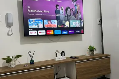 Uma televisão e/ou sistema de entretenimento em Apto prático | 2 Qtos + Lazer + Garagem