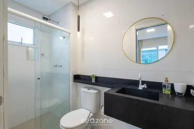 Uma casa de banho em Aptos Modernos e Exclusivos em Meia Praia, a 450m do Mar - EST