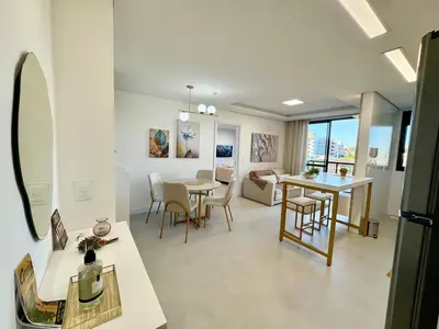A cozinha ou kitchenette de Palmas - Apto de praia moderno em HomeClub a 550m do mar