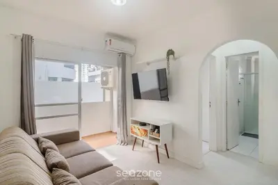 Uma televisão e/ou sistema de entretenimento em Apto completo 2Q a 80m da Praia em BC IDI0306
