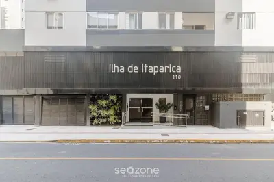 A fachada ou entrada de Apto completo 2Q a 80m da Praia em BC IDI0306