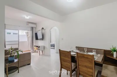 Uma televisão e/ou sistema de entretenimento em Apto completo 2Q a 80m da Praia em BC IDI0306