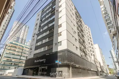 O edifício onde o apartamento está situado