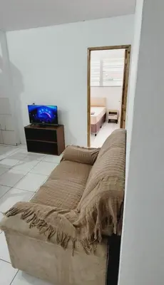 Uma televisão e/ou sistema de entretenimento em Ap 34 in Barra with access to the best beaches in BC