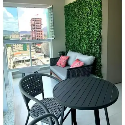 Apartamento com Varanda Gourmet a 400 m Meia Praia