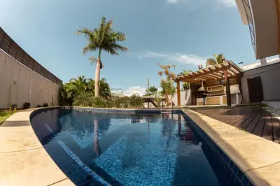 A piscina em ou perto de Casa deslumbrante, com vista para o mar