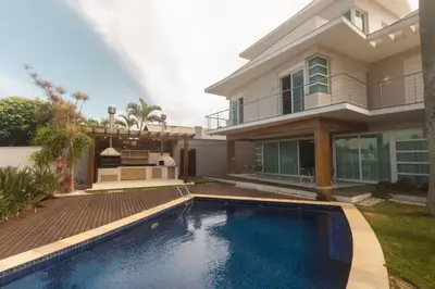 A piscina em ou perto de Casa deslumbrante, com vista para o mar