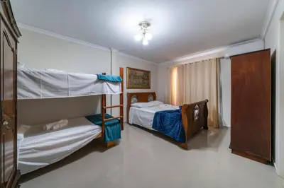 Uma cama ou camas num quarto em Cobertura com vista para o mar XM9679