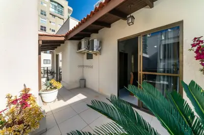 O edifício onde o apartamento está situado