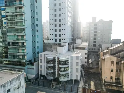 A planta de PÉ NA AREIA 30 passos do mar Apto 101