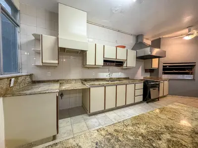 A planta de PÉ NA AREIA 30 passos do mar Apto 101