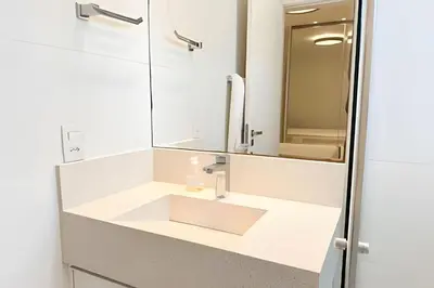 Uma casa de banho em ASA | Cobertura Duplex | Meia Praia | Hidro | 4QT