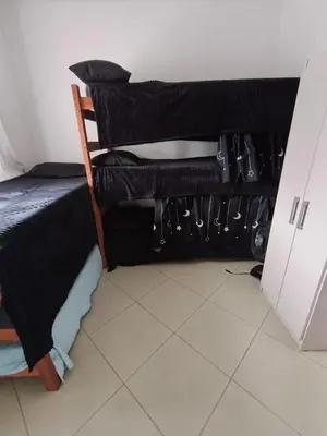 Uma cama ou camas num quarto em Cama Quarto Coletivo Hostel ou Quarto até 4 pessoas e Piscina Pousada Tijucas Lua Encantada
