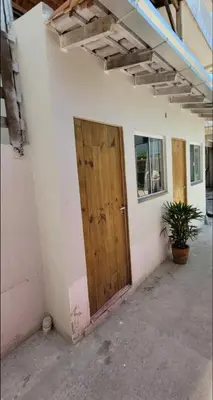 A planta de Room 8 on the bar with access to the best beaches BC
