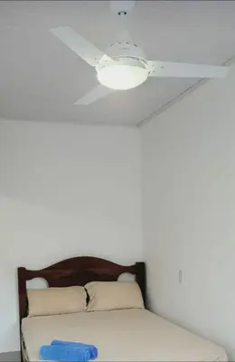 Uma cama ou camas num quarto em Room 8 on the bar with access to the best beaches BC