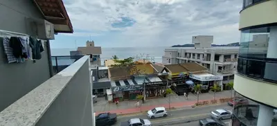 Uma vista do mar geral ou uma vista do mar a partir do apartamento