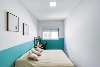 Uma cama ou camas num quarto em Apto a 400m do Mar com Conforto! 0108
