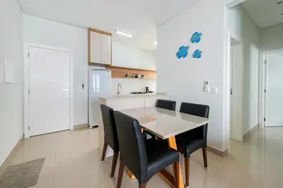 A cozinha ou kitchenette de Apto a 400m do Mar com Conforto! 0108