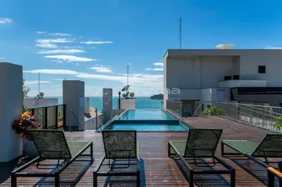 A piscina em ou perto de 413 Flat Moderno e Bem Localizado a 120 metros da praia de Bombinhas Até 4 Pessoas