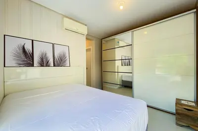 Uma cama ou camas num quarto em Praia de Palmas, 250m do Mar, Ideal para Família, 0194