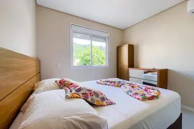 Uma cama ou camas num quarto em Praia de Palmas, 250m do Mar, Ideal para Família, 0194