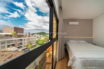 Uma cama ou camas num quarto em 308 Suíte em Localização Incrível Praia de Bombinhas a 120m