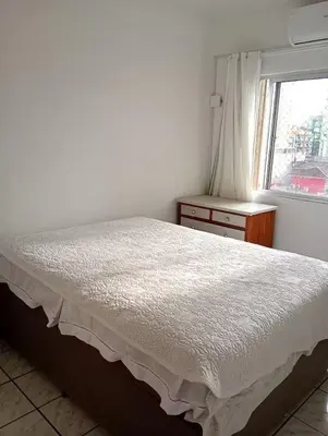 Uma cama ou camas num quarto em Quarto Privado com Ar condicionado e frigobar